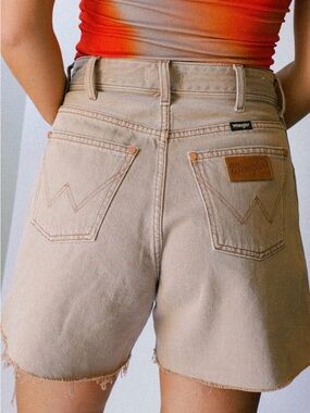 Wrangler Women’s High-Waist Frayed Hem Shorts in Faded Taupe